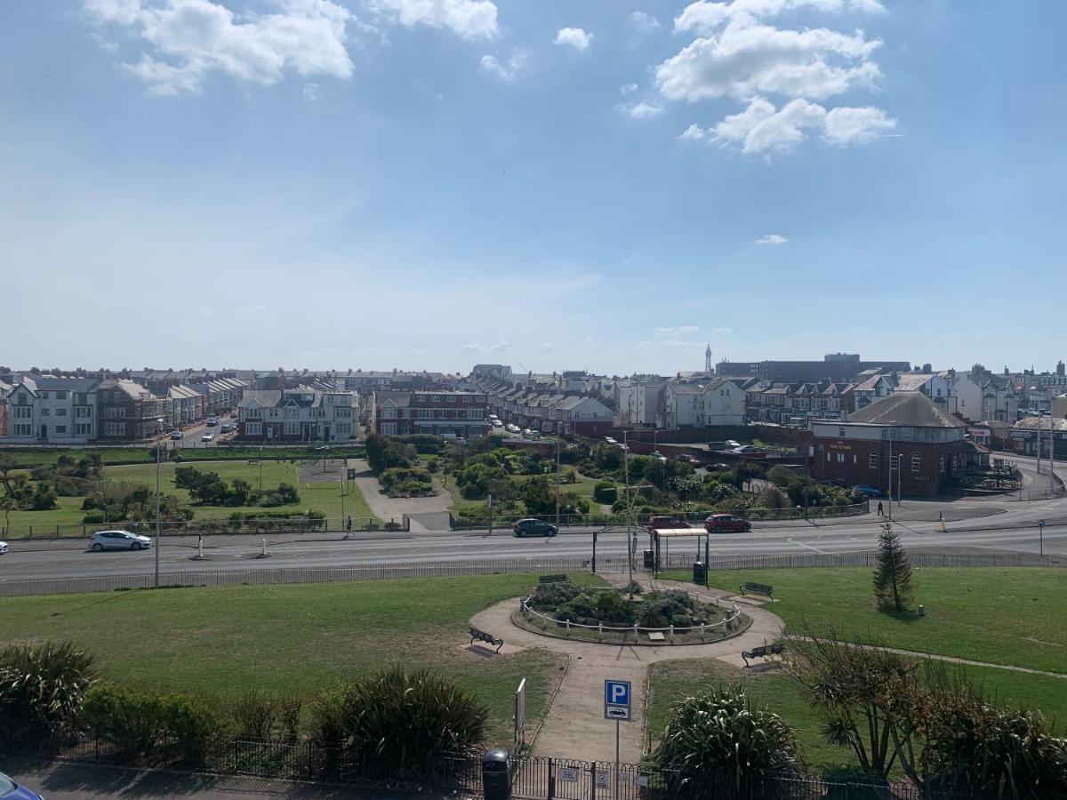 Willshaw Suites For Families Over 25 Only Blackpool Extérieur photo