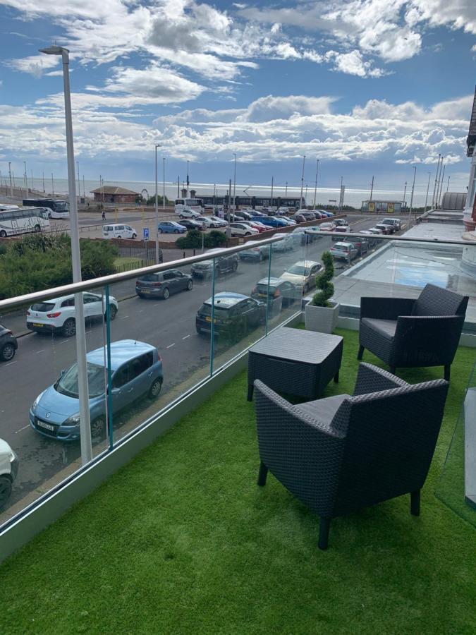Willshaw Suites For Families Over 25 Only Blackpool Extérieur photo
