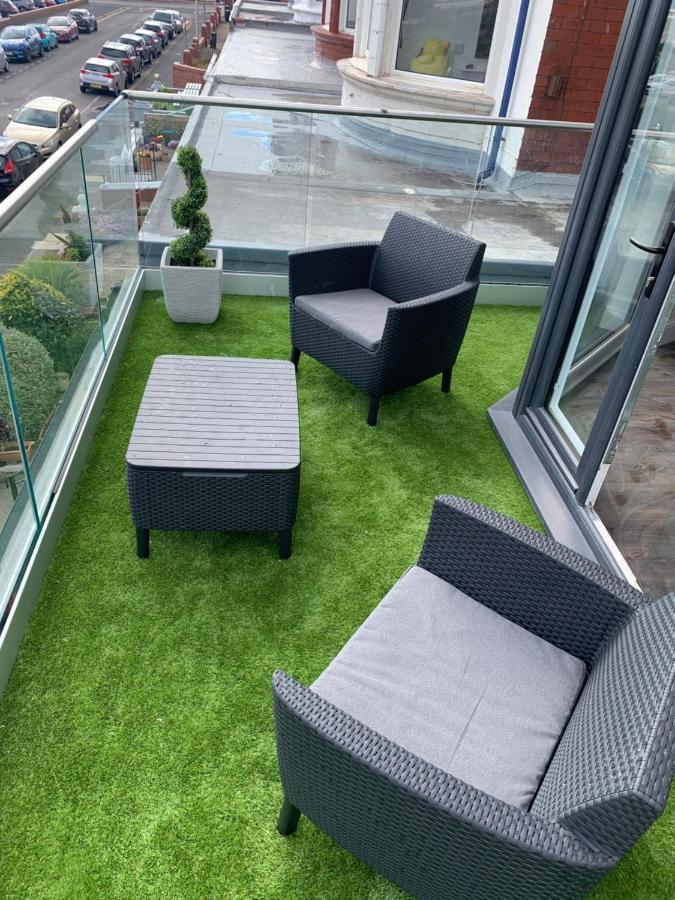 Willshaw Suites For Families Over 25 Only Blackpool Extérieur photo