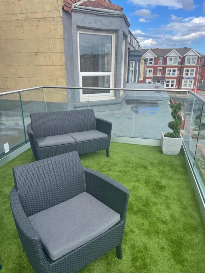 Willshaw Suites For Families Over 25 Only Blackpool Extérieur photo