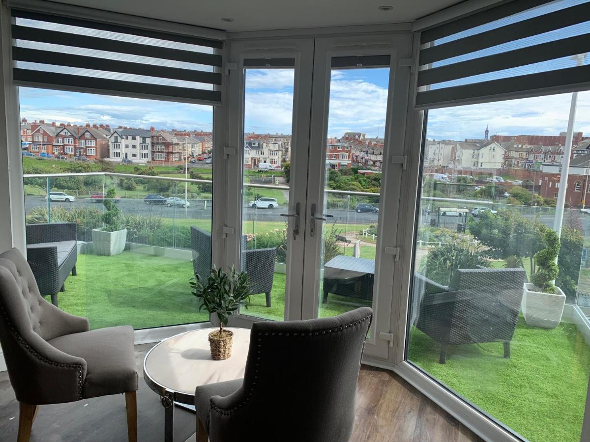 Willshaw Suites For Families Over 25 Only Blackpool Extérieur photo