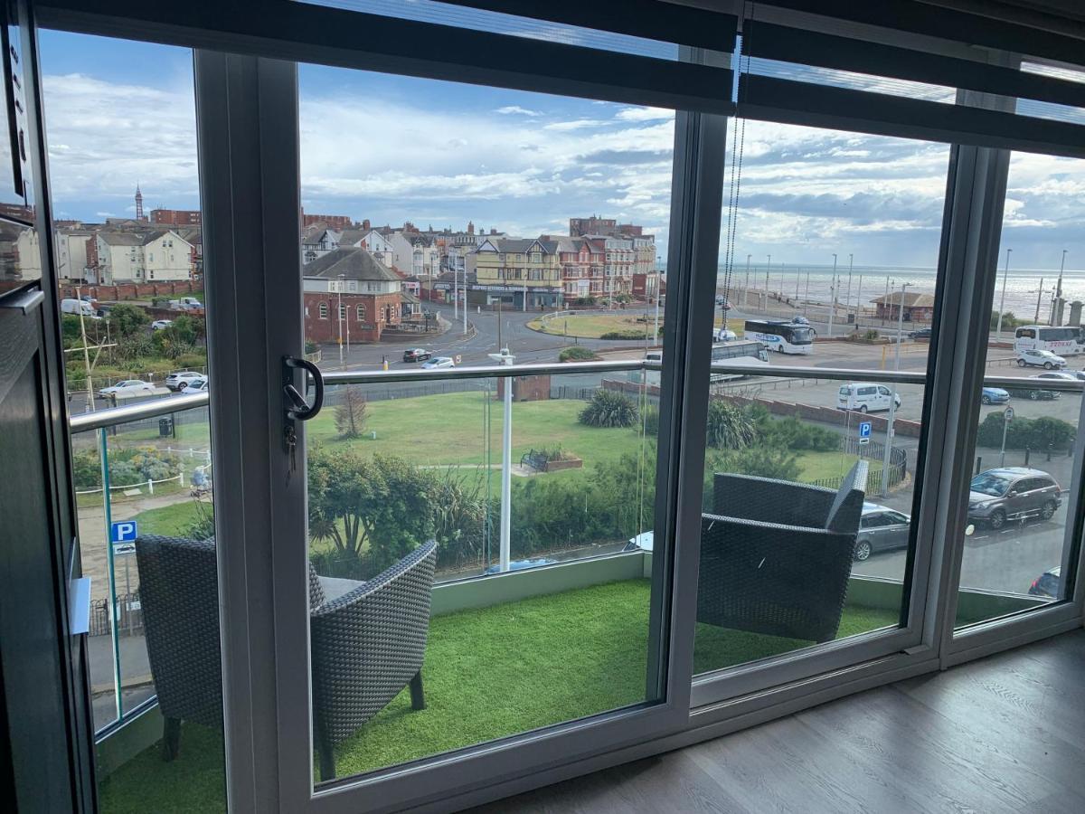 Willshaw Suites For Families Over 25 Only Blackpool Extérieur photo